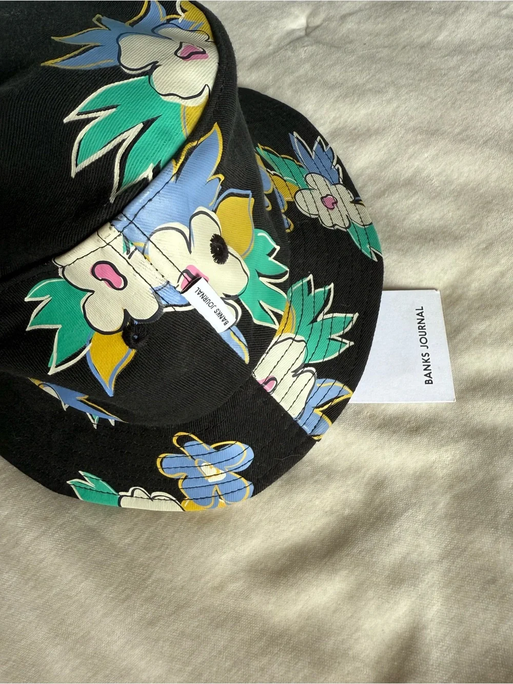 NWT Banks Journal Floral Black Bucket Hat